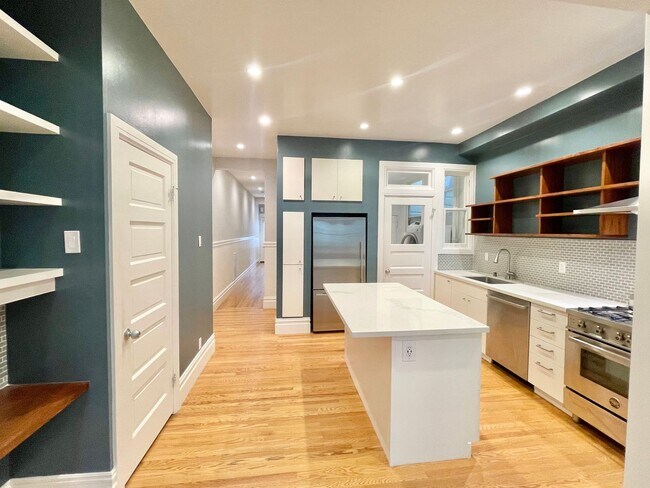 Building Photo - Mission Dolores Park Modern 2BR/1BA Deligh...