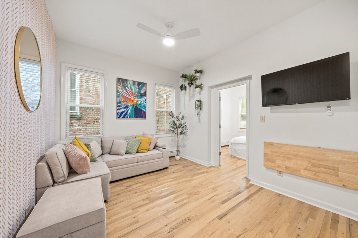 Foto principal - 352 Princeton Ave