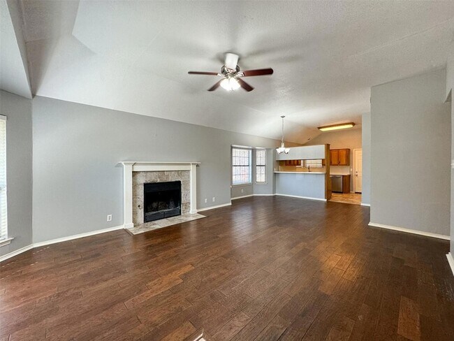 Building Photo - 1116 Oaktree St