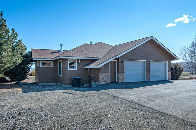 Building Photo - 1271 Susan Rd
