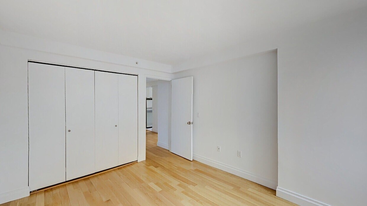 Building Photo - 184 E 88th St