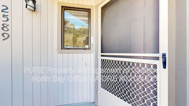 Building Photo - 2589 Westberry Dr