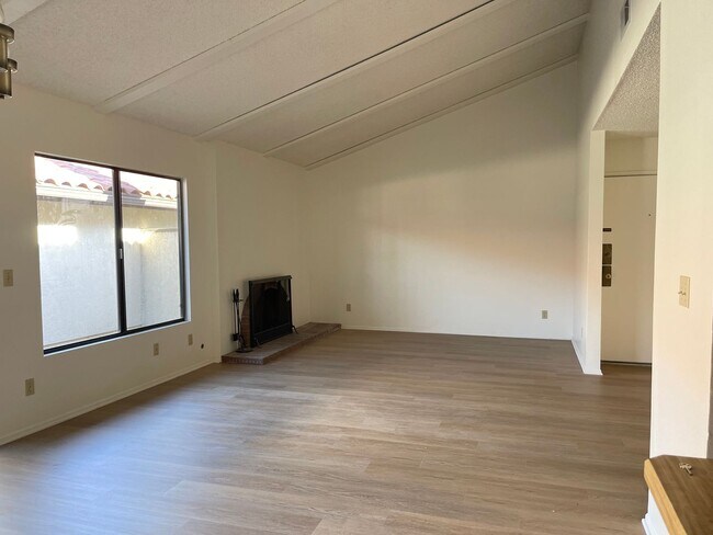 Building Photo - M39120