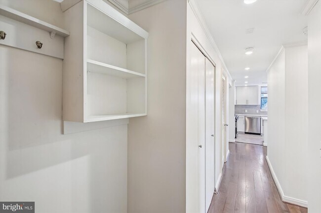 Foto del edificio - 649 C St SE