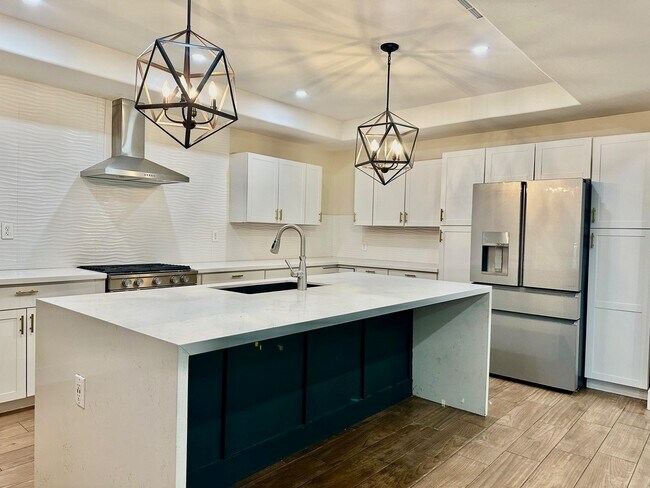 Building Photo - 4705 San Francisco Ave