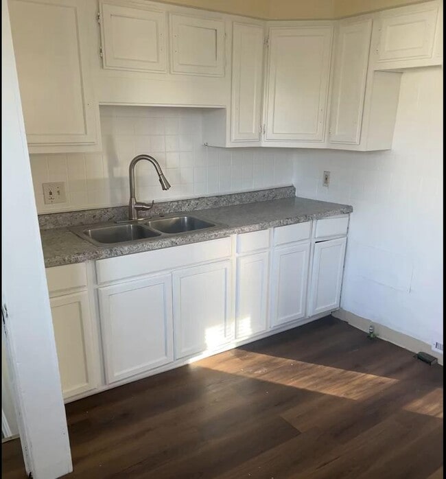 Building Photo - 13604 Maplerow Ave