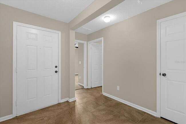 Building Photo - 604 Champion Ridge Dr