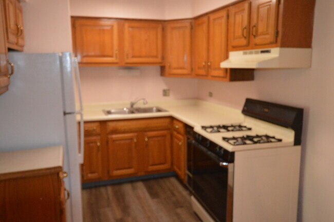 Building Photo - 845 Westmoreland Dr