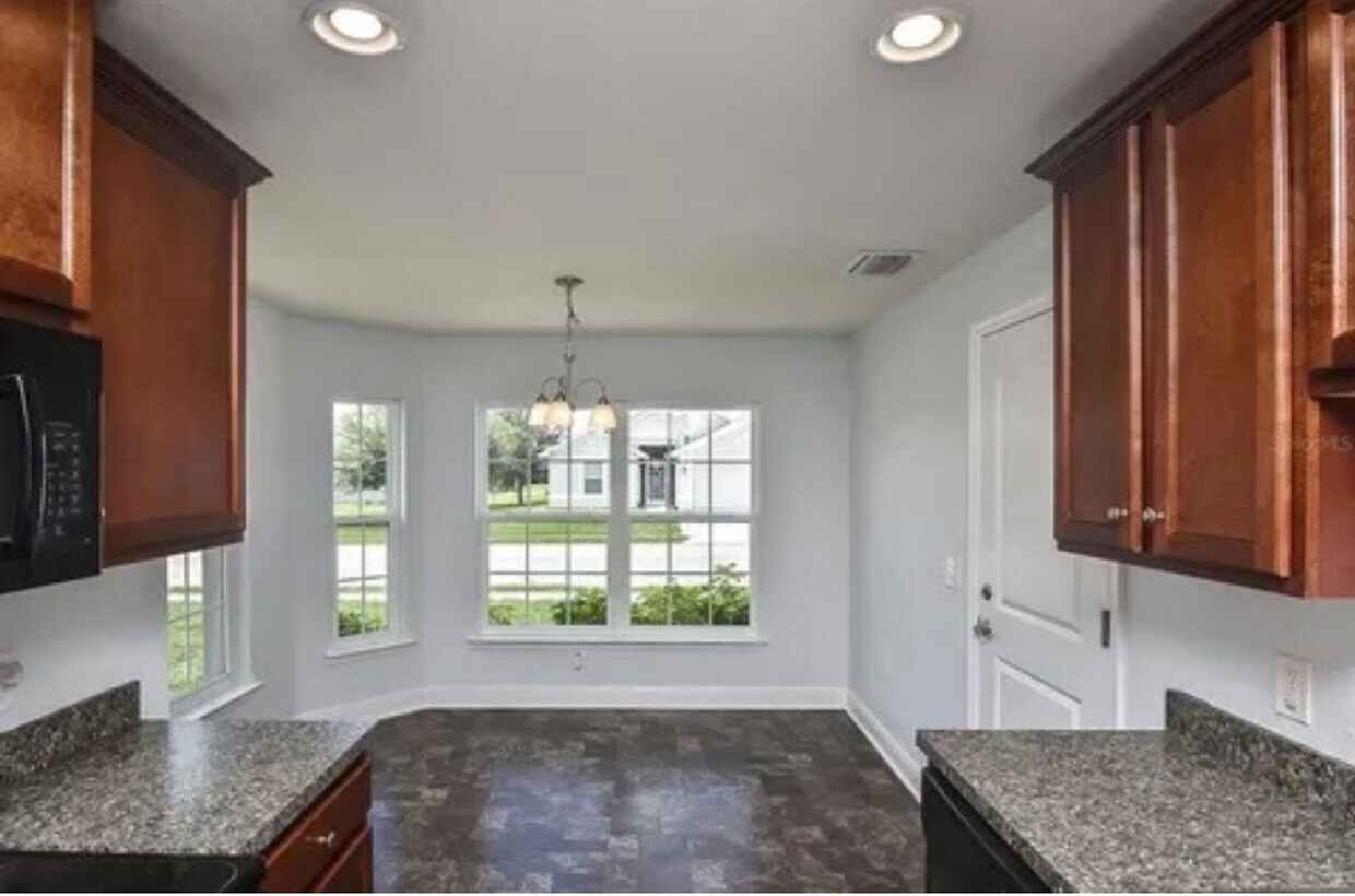 Building Photo - Charming House with 3 bedroom and 2 bathro...