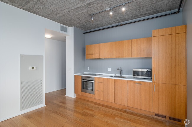 2BR, 2BA - 873SF - Arrive University Park