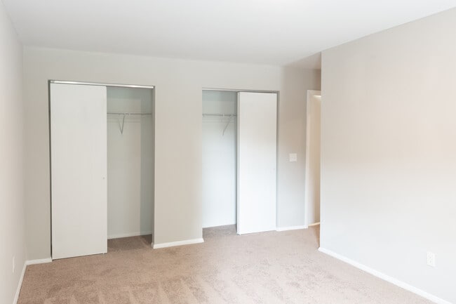 Building Photo - Sterling Heights Apartments by Callio Properties