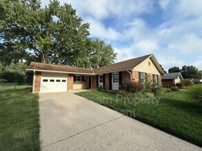 Building Photo - 4225 Fernbrook St