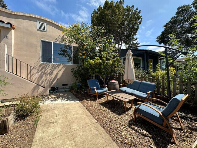 Building Photo - Chic Eclectic Bungalow with ADU Cottage in...