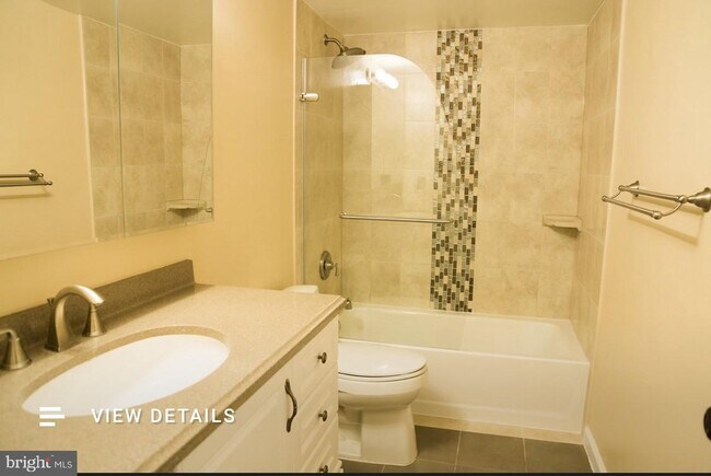 Foto del edificio - 3800 Powell Ln