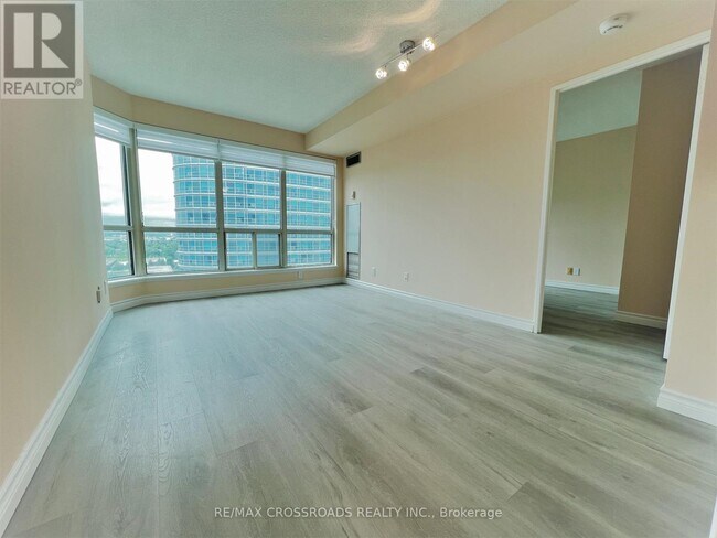 Photo du bâtiment - 8 Lee Centre Dr