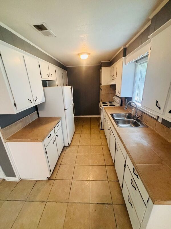Foto del edificio - 3137 Bienville Dr