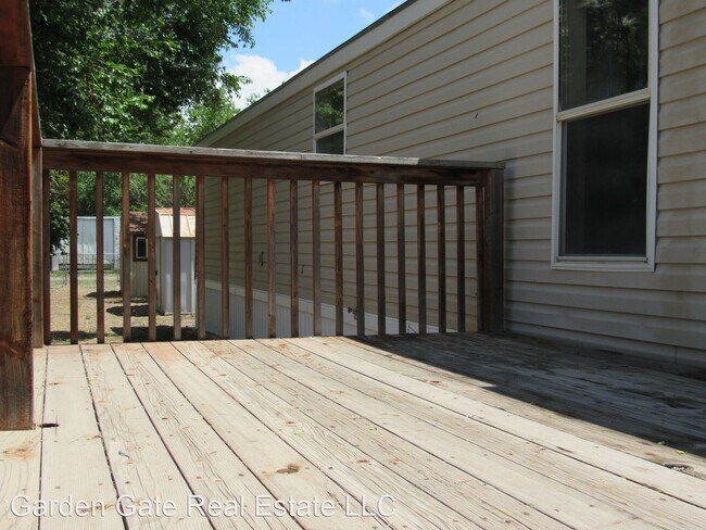 Building Photo - 2 br, 1.5 bath House - 322 Riverview
