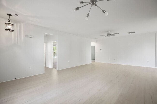 Building Photo - 11100 Donita Ct