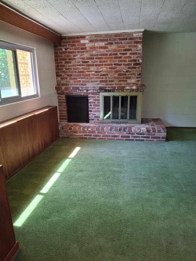 Building Photo - SHOWING SATURDAY, 12/13 @ 11AM