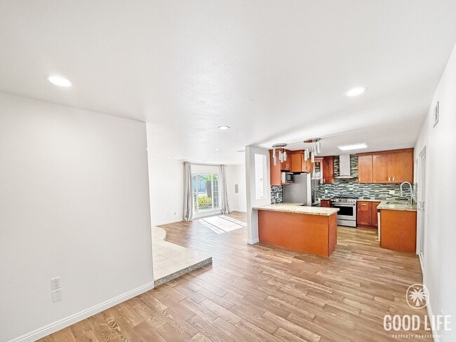 Building Photo - Beautiful 3BD/2BA W/ Private Pool, Attached Garage, and A/C in Clairemont!
