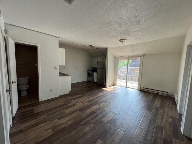 Building Photo - 579 Van Buren Ave