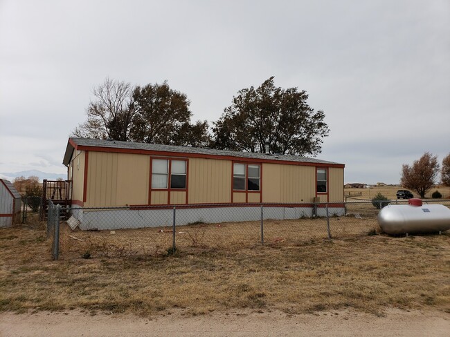 Building Photo - 3 Bedroom Ranch with Convenient Falcon/Pey...