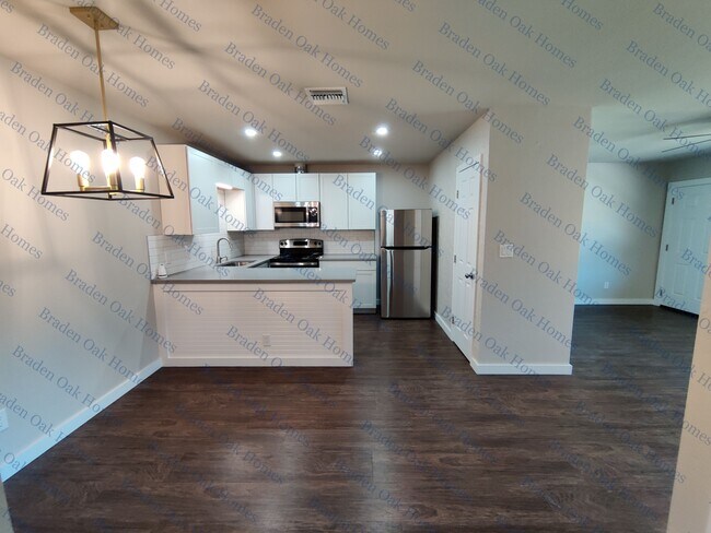 Cocina y comedor modernos - 1814 26th St W