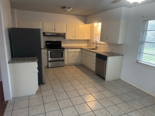 Foto del edificio - 1824 Northcrest Dr