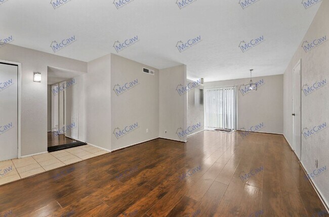 Building Photo - Charming 2/1 in Fort Worth!