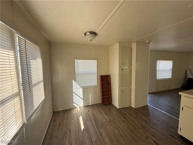 Foto del edificio - 8085 Tolles Dr