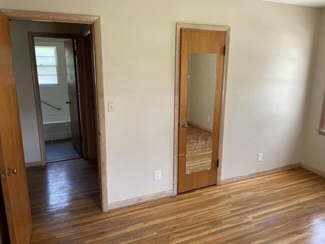Building Photo - 2411 Dellrose