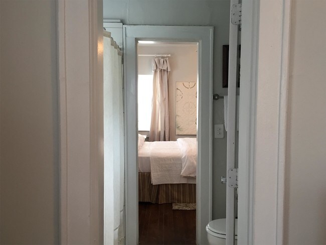 Foto del edificio - 1053 Government St