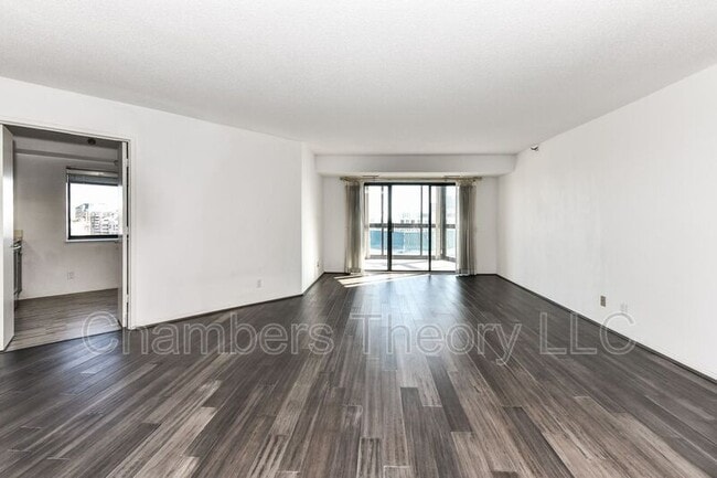 Building Photo - 900 N Stafford St