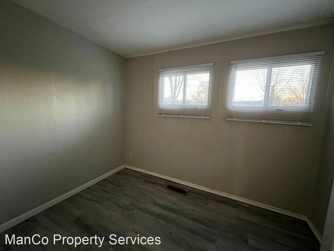 Building Photo - 3 br, 1 bath House - 1303 Graystone Dr.
