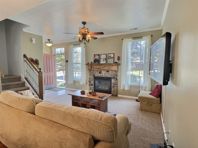 Building Photo - 884 Hamlet Cir S