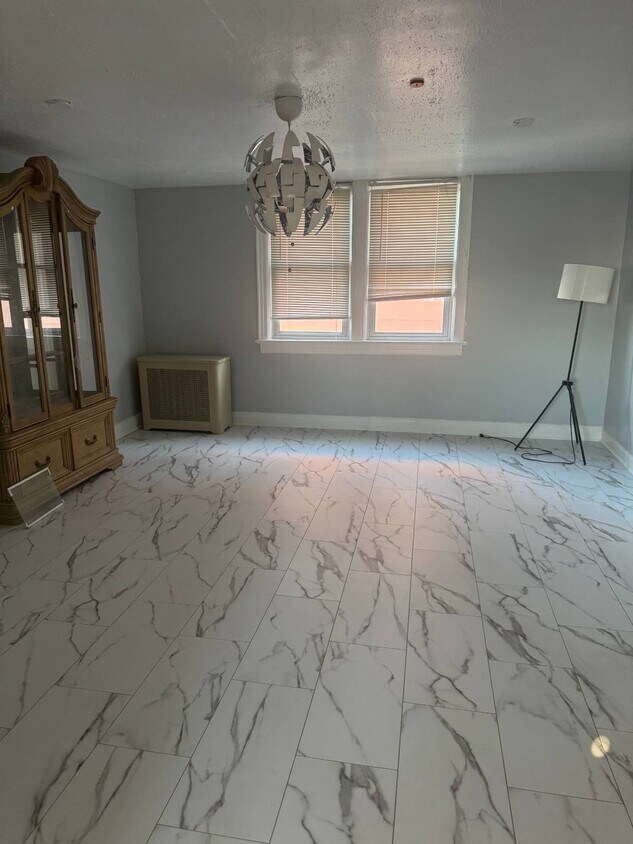 Foto principal - 1170 E 43rd St