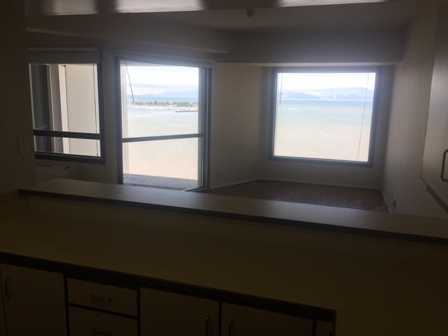 Building Photo - Enjoy sweeping views of the bay and Golden...