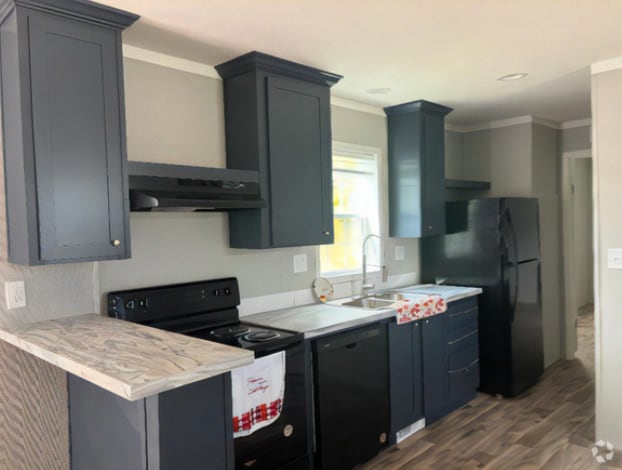 Building Photo - Room in Apartment on Lee Hy Dr