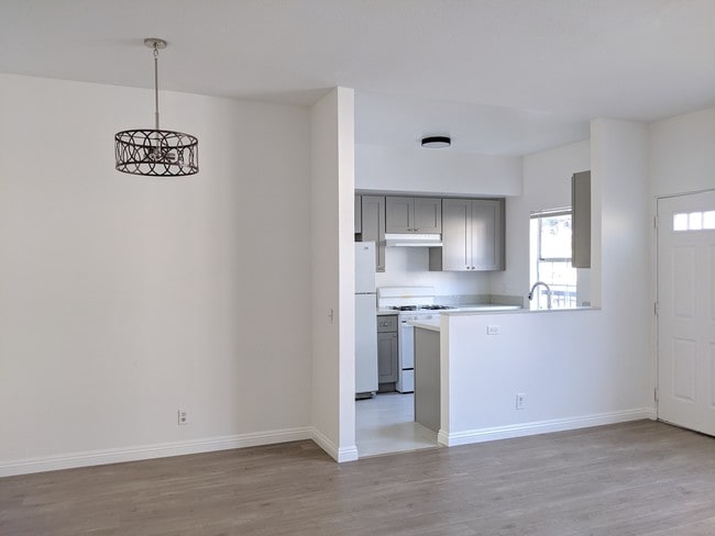 Foto del edificio - 2452 S Centinela Ave