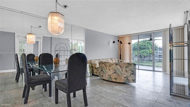 Foto del edificio - 3 br, 2 bath House - 9420 Poinciana Pl Apt...