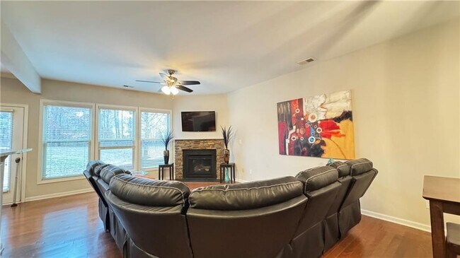 Foto del edificio - 2160 Greencrest Cir