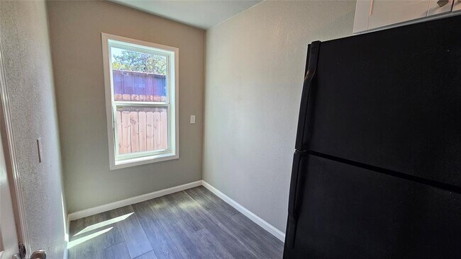 Building Photo - 6206 Shadyview St