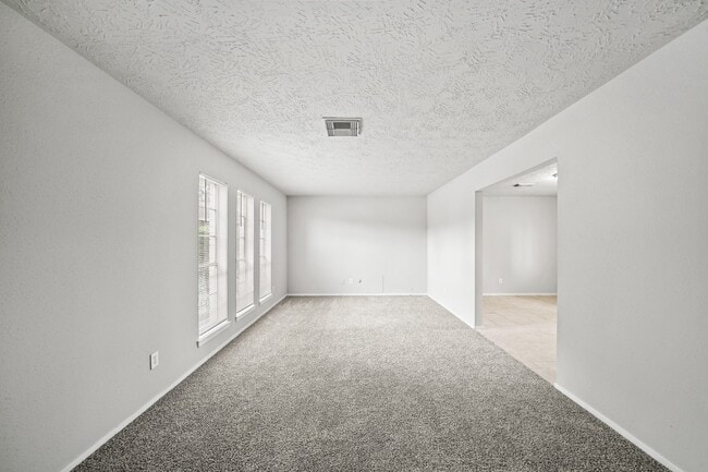 Foto del edificio - 303 Hearthside Cir
