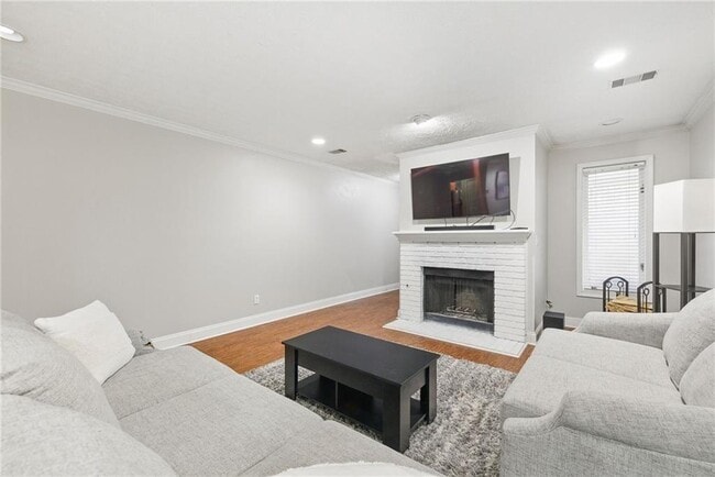 Building Photo - 13 Normandy Ct