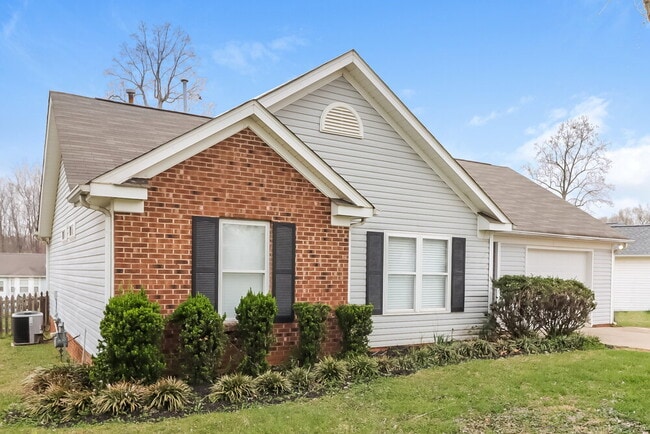 Foto del edificio - 6705 Rain Creek Way