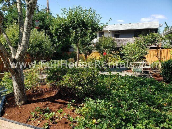Building Photo - Energy Efficient - Wonderfully landscaped ...