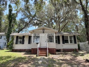 Building Photo - 6965 Lorain St
