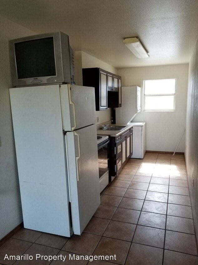 Building Photo - Studio, 1 bath House - 2208 Canyon Dr Unit...