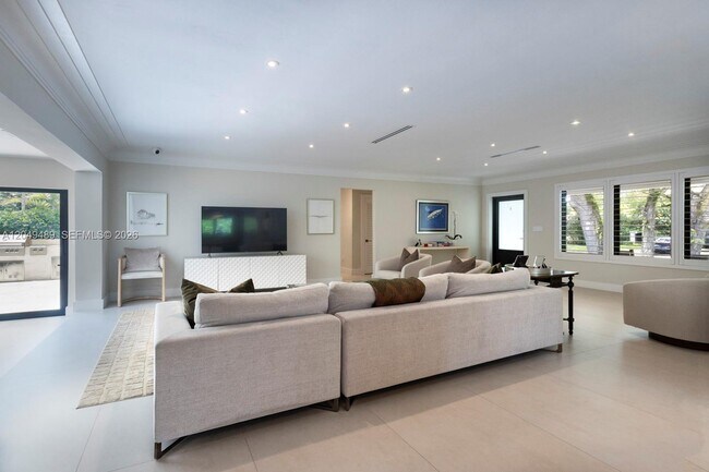 Foto del edificio - 6835 Camarin St
