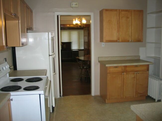 Building Photo - 631 E 400 N